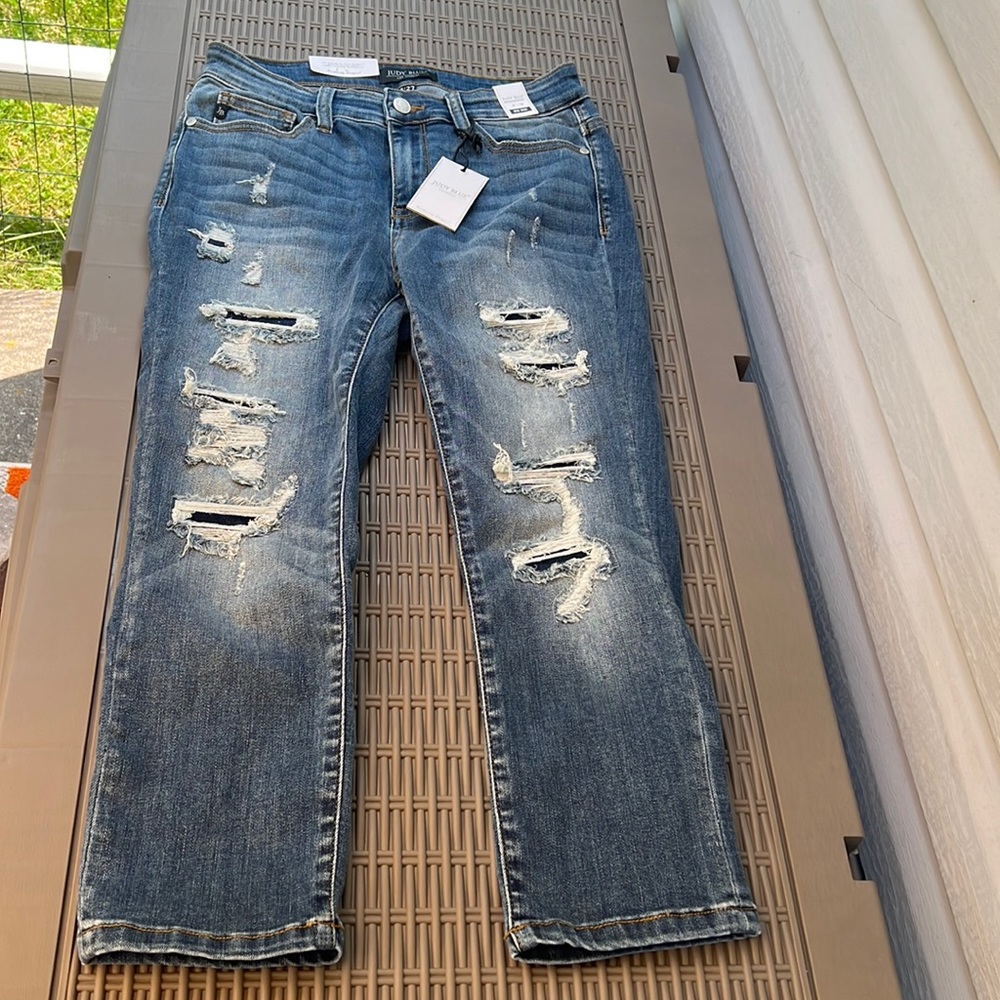 NWT Judy Blue distressed capris